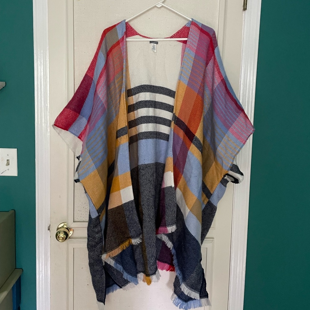 Aerie shawl, one size.